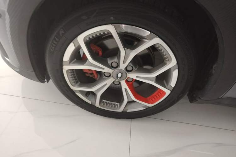 Used ORA Good Cat GT 2022 Mulan Edition 480km Long-Range续航 Left Front Wheel Hub