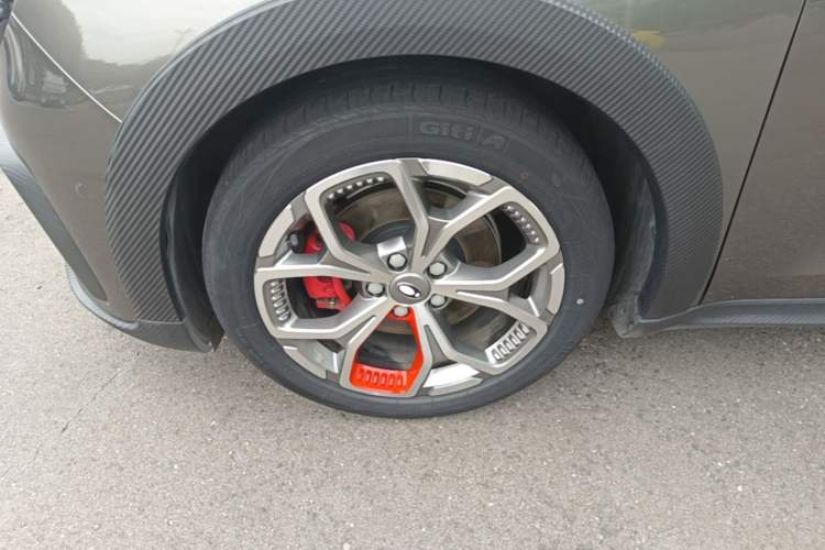 Used ORA Good Cat GT 2022 Mulan Edition 480km Long-Range续航 Left Front Wheel Hub