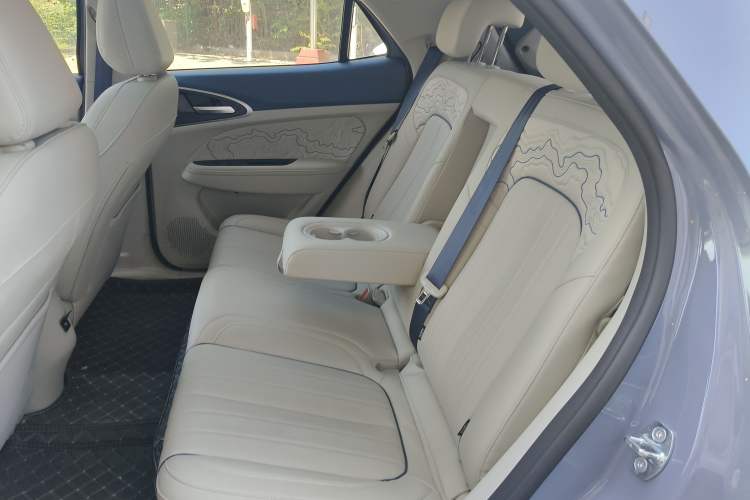 Used ORA Good Cat GT 2022 Mulan Edition 401 km Standard Range Left Rear Seat