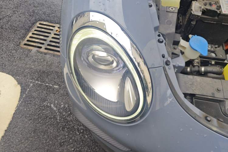 Used ORA Good Cat GT 2022 Mulan Edition 401 km Standard Range Right Front Headlight