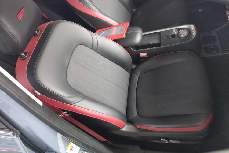 Used ORA Good Cat GT 2022 Mulan Edition 480 km Long Range Standard Version 135 kW Right Front Seat