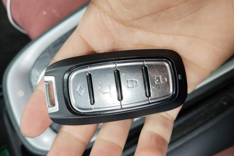 Used ORA Good Cat GT 2022 Mulan Edition 480km Long-Range续航 Vehicle Key