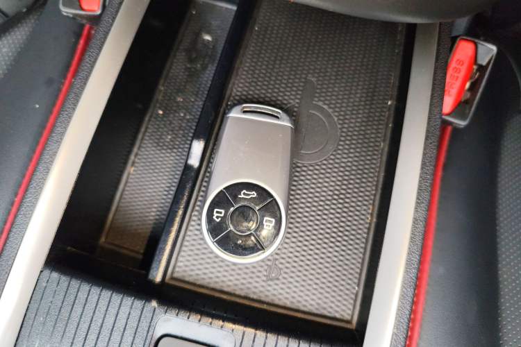 Used ORA Good Cat GT 2022 Mulan Edition 480km Long-Range续航 Vehicle Key