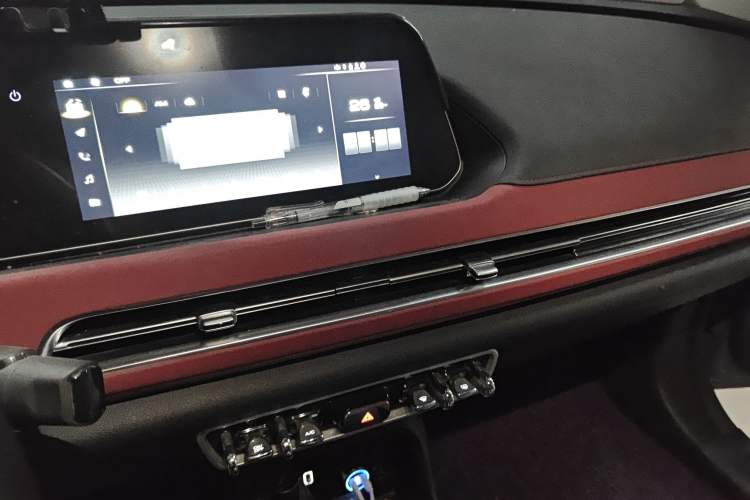 Used ORA Good Cat GT 2022 Mulan Edition 480km Long-Range续航 Audio And AC Panel