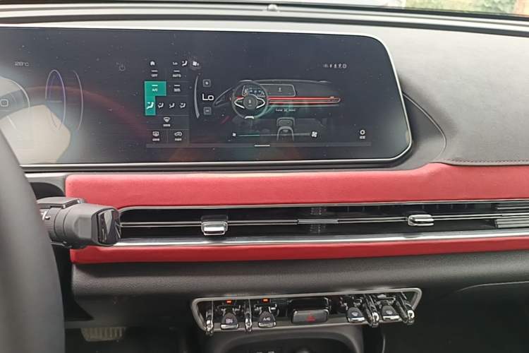 Used ORA Good Cat GT 2022 Mulan Edition 480km Long-Range续航 Audio And AC Panel