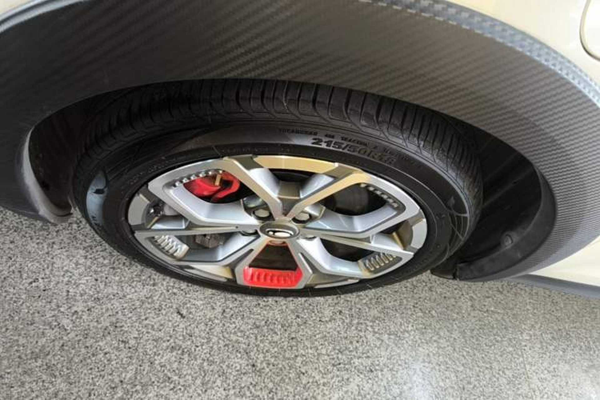 Used ORA Good Cat GT 2022 Mulan Edition 401 km Standard Range Left Front Wheel Hub