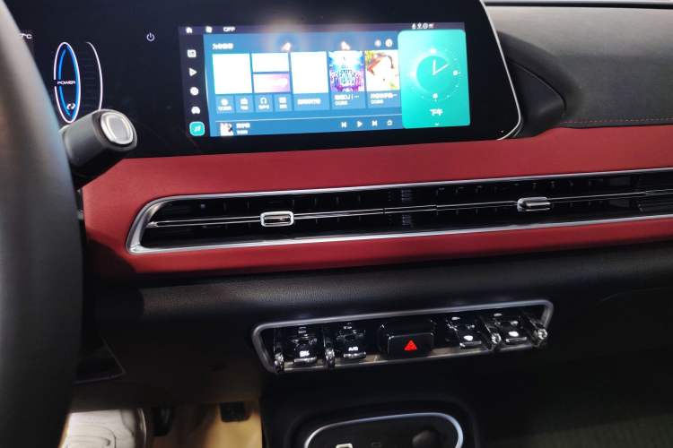Used ORA Good Cat GT 2023 Mulan Edition 401km Luxury Version Audio And AC Panel