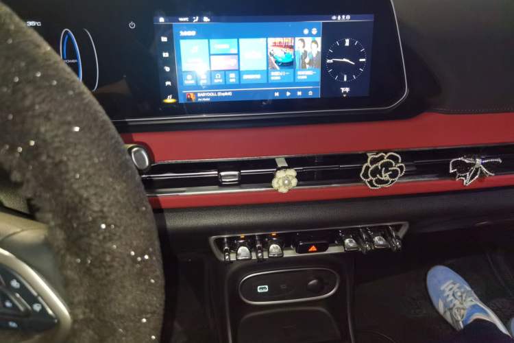 Used ORA Good Cat GT 2023 Mulan Edition 401km Luxury Version Audio And AC Panel