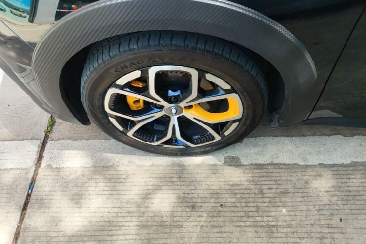 Used ORA Good Cat GT 2023 Mulan Edition 401km Prestige Version Left Front Wheel Hub