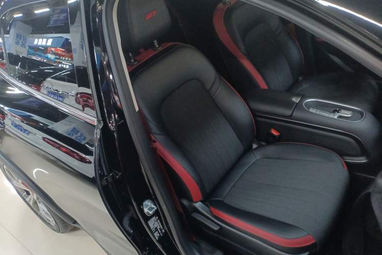 Used ORA Good Cat GT 2023 Mulan Edition 401km Luxury Version Right Front Seat