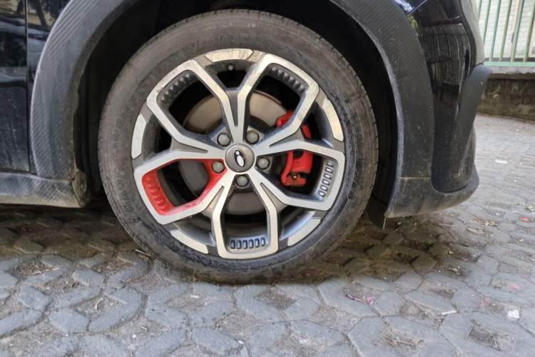 Used ORA Good Cat GT 2023 Mulan Edition 401km Luxury Version Right Front Wheel Hub