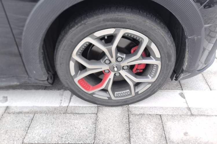 Used ORA Good Cat GT 2023 Mulan Edition 401km Luxury Version Right Front Wheel Hub
