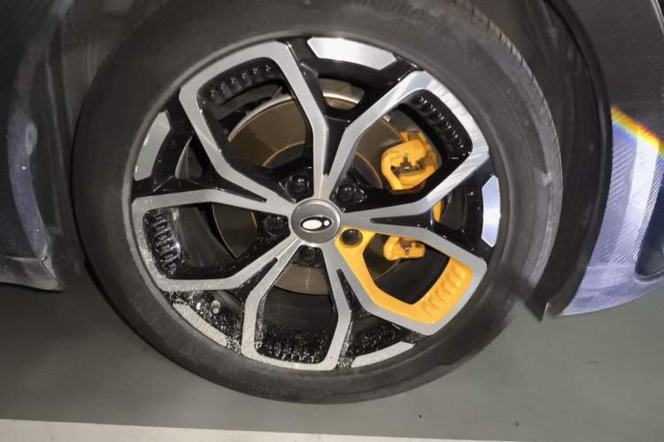 Used ORA Good Cat GT 2023 Mulan Edition 401 km Premium Version Right Front Wheel Hub