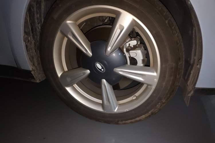 Used ORA Good Cat GT 2023 Mulan Edition 401km Prestige Version Right Front Wheel Hub