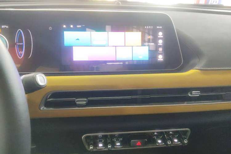 Used ORA Good Cat GT 2023 Mulan Edition 401km Prestige Version Audio And AC Panel