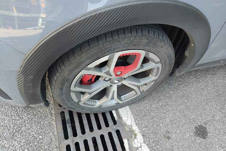 Used ORA Good Cat GT 2023 Mulan Edition 401km Luxury Version Left Front Wheel Hub