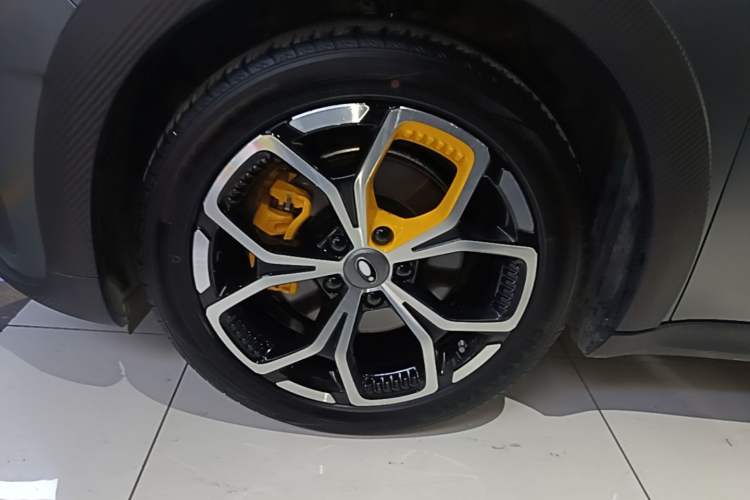 Used ORA Good Cat GT 2023 Mulan Edition 401km Prestige Version Left Front Wheel Hub