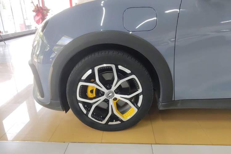 Used ORA Good Cat GT 2023 Mulan Edition 401km Prestige Version Left Front Wheel Hub