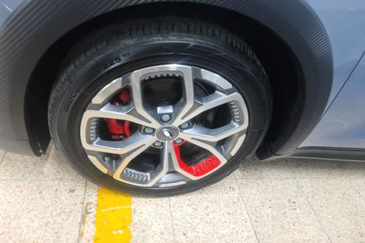 Used ORA Good Cat GT 2023 Mulan Edition 401km Luxury Version Left Front Wheel Hub