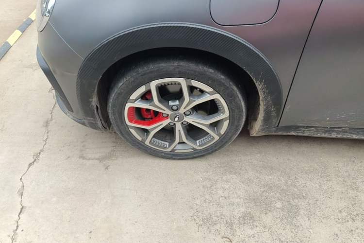Used ORA Good Cat GT 2023 Mulan Edition 401km Luxury Version Left Front Wheel Hub