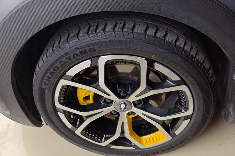 Used ORA Good Cat GT 2023 Mulan Edition 401 km Premium Version Left Front Wheel Hub