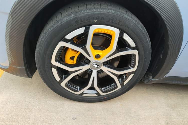 Used ORA Good Cat GT 2023 Mulan Edition 401 km Premium Version Left Front Wheel Hub