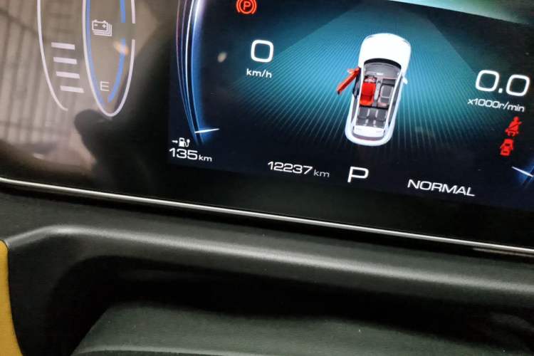 Used ORA Good Cat GT 2023 Mulan Edition 401km Prestige Version Odometer Close Up