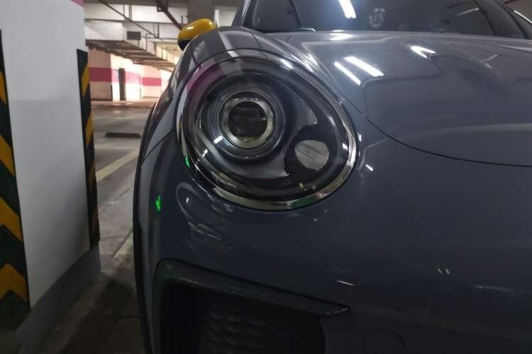 Used ORA Good Cat GT 2023 Mulan Edition 401 km Premium Version Right Front Headlight