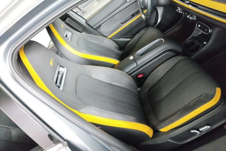 Used ORA Good Cat GT 2023 Mulan Edition 401km Prestige Version Right Front Seat