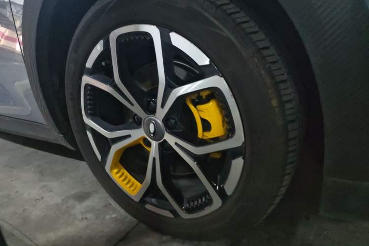 Used ORA Good Cat GT 2023 Mulan Edition 401 km Premium Version Right Front Wheel Hub
