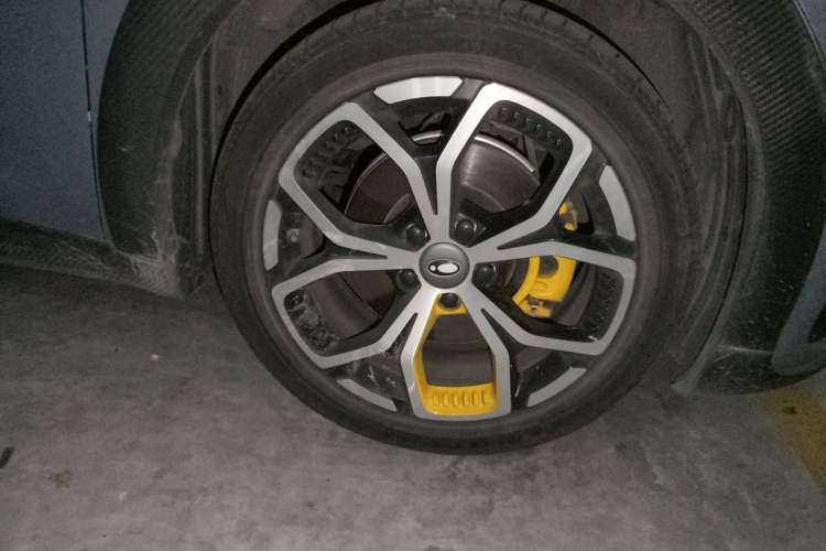 Used ORA Good Cat GT 2023 Mulan Edition 401km Prestige Version Right Front Wheel Hub