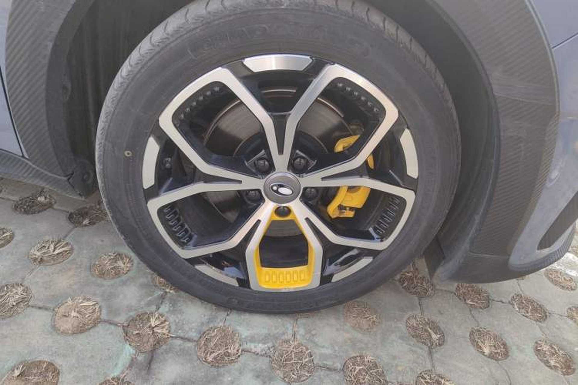Used ORA Good Cat GT 2023 Mulan Edition 401 km Premium Version Right Front Wheel Hub