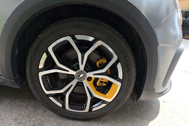 Used ORA Good Cat GT 2023 Mulan Edition 401km Prestige Version Right Front Wheel Hub