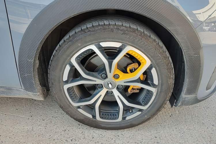 Used ORA Good Cat GT 2023 Mulan Edition 401 km Premium Version Right Front Wheel Hub