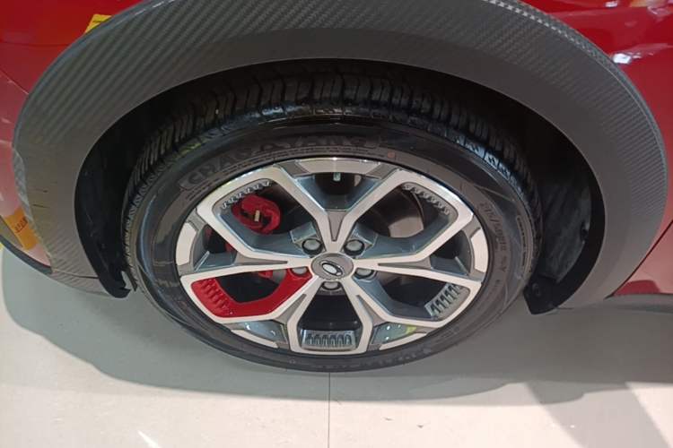 Used ORA Good Cat GT 2023 Mulan Edition 401km Luxury Version Left Front Wheel Hub