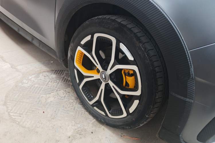 Used ORA Good Cat GT 2023 Mulan Edition 401km Prestige Version Right Front Wheel Hub