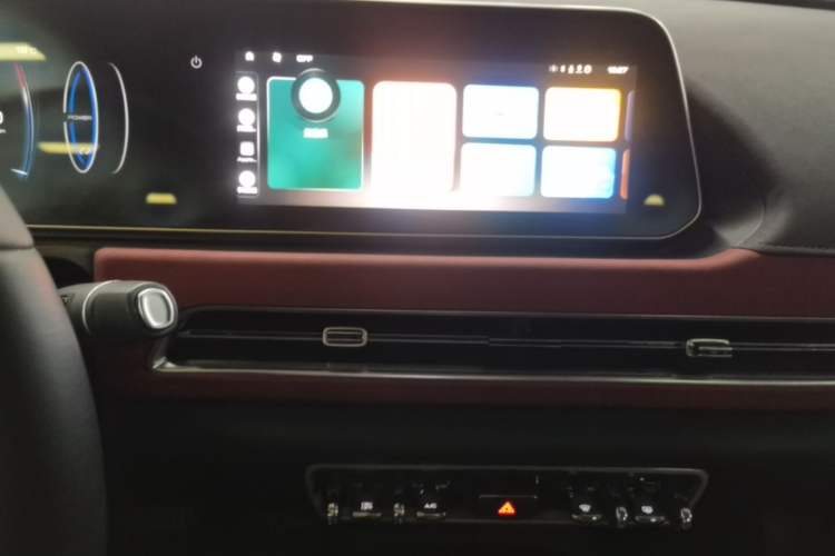 Used ORA Good Cat GT 2023 Mulan Edition 401km Luxury Version Audio And AC Panel