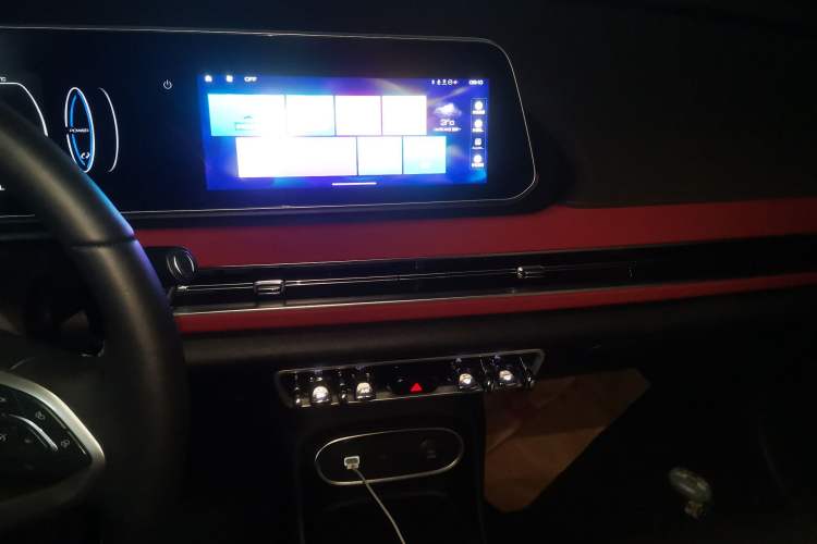 Used ORA Good Cat GT 2023 Mulan Edition 401km Luxury Version Audio And AC Panel