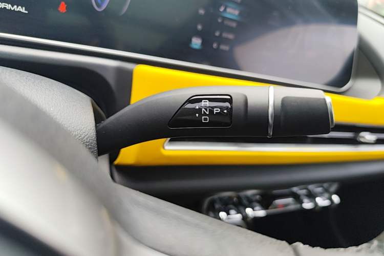 Used ORA Good Cat GT 2023 Mulan Edition 401 km Premium Version Gear Lever