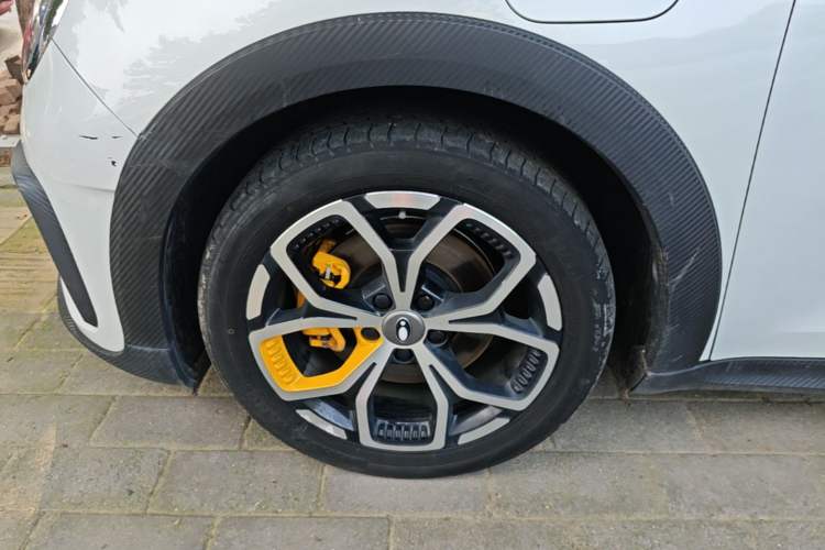 Used ORA Good Cat GT 2023 Mulan Edition 401km Prestige Version Left Front Wheel Hub