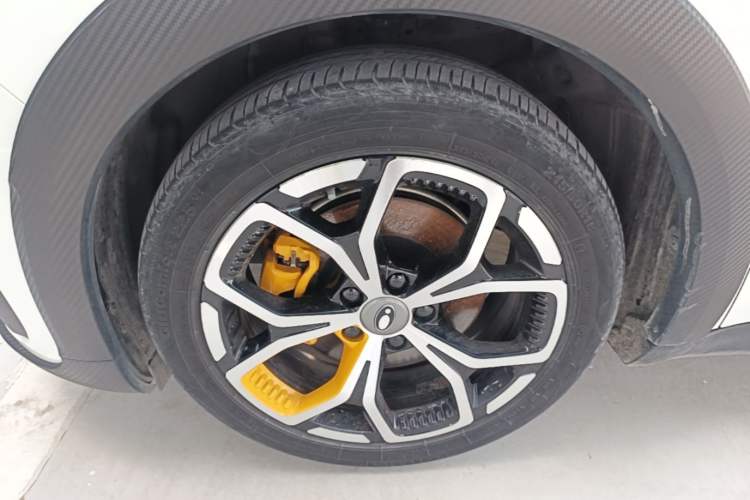 Used ORA Good Cat GT 2023 Mulan Edition 401 km Premium Version Left Front Wheel Hub