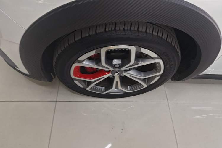Used ORA Good Cat GT 2023 Mulan Edition 401km Luxury Version Left Front Wheel Hub