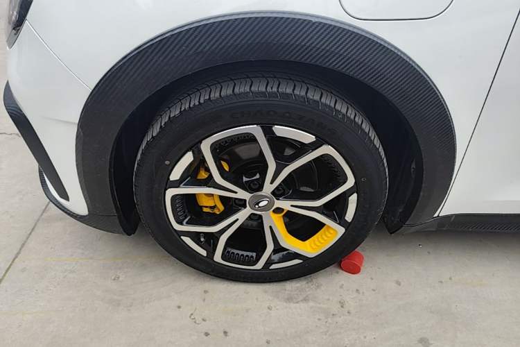Used ORA Good Cat GT 2023 Mulan Edition 401 km Premium Version Left Front Wheel Hub