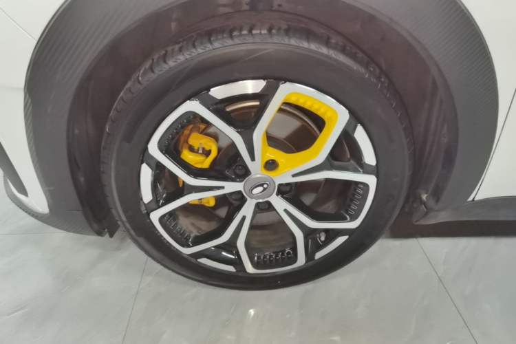 Used ORA Good Cat GT 2023 Mulan Edition 401km Prestige Version Left Front Wheel Hub
