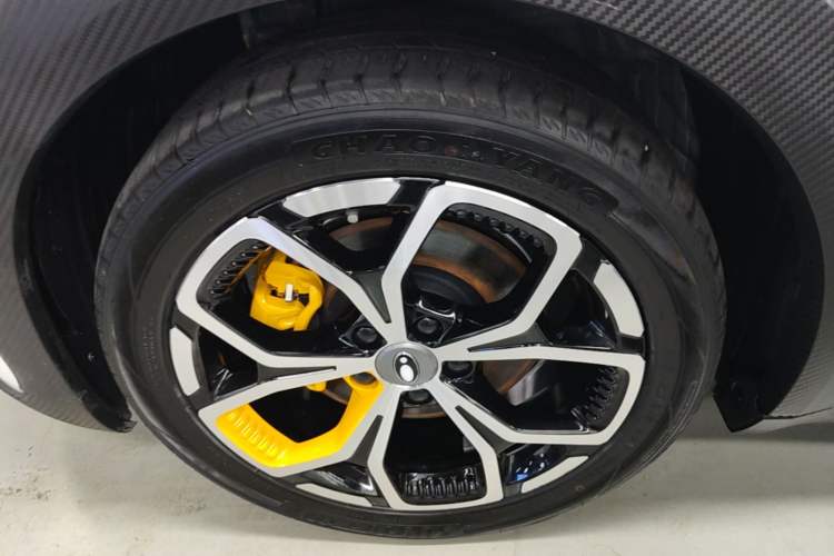 Used ORA Good Cat GT 2023 Mulan Edition 401 km Premium Version Left Front Wheel Hub