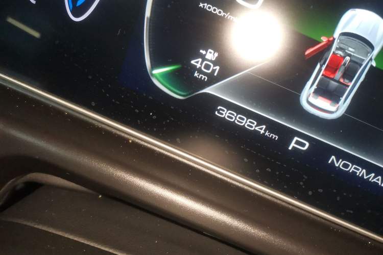 Used ORA Good Cat GT 2023 Mulan Edition 401km Luxury Version Odometer Close Up