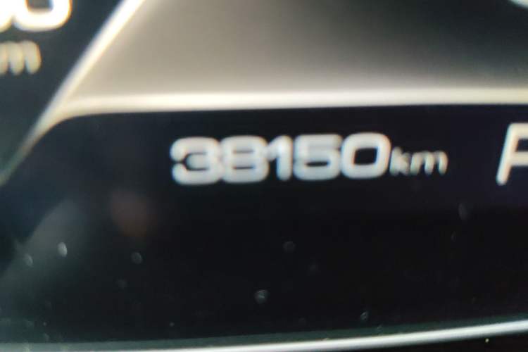 Used ORA Good Cat GT 2023 Mulan Edition 401km Luxury Version Odometer Close Up