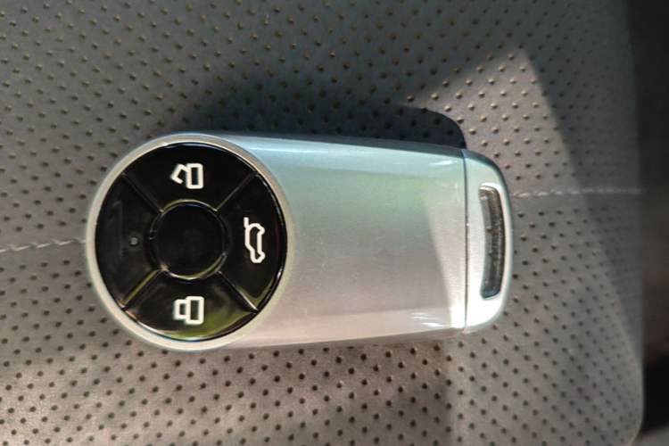 Used ORA Good Cat GT 2023 Mulan Edition 401km Prestige Version Vehicle Key