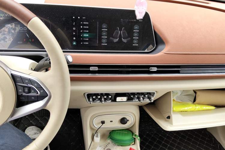 Used ORA Good Cat GT 2024 Mulan Edition 401 km Range Prestige Version 135 kW Audio And AC Panel