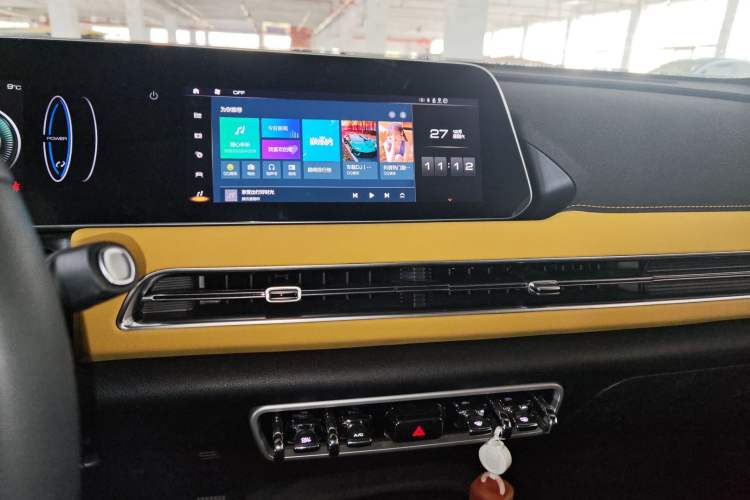 Used ORA Good Cat GT 2024 Mulan Edition 401 km Range Prestige Version 135 kW Audio And AC Panel